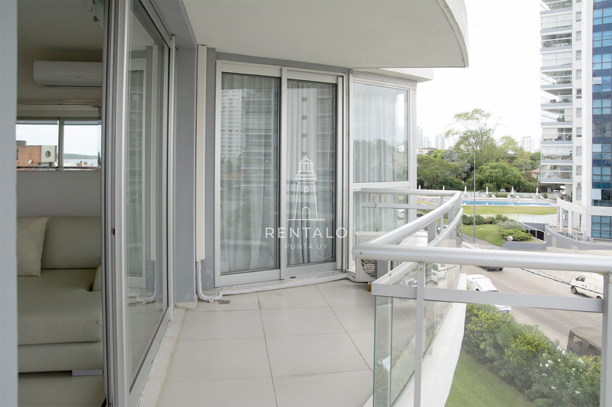 Apartamento ID.1043 - Apartamento de 3 Dormitorios en Playa Mansa en venta  - A Pasos del Mar