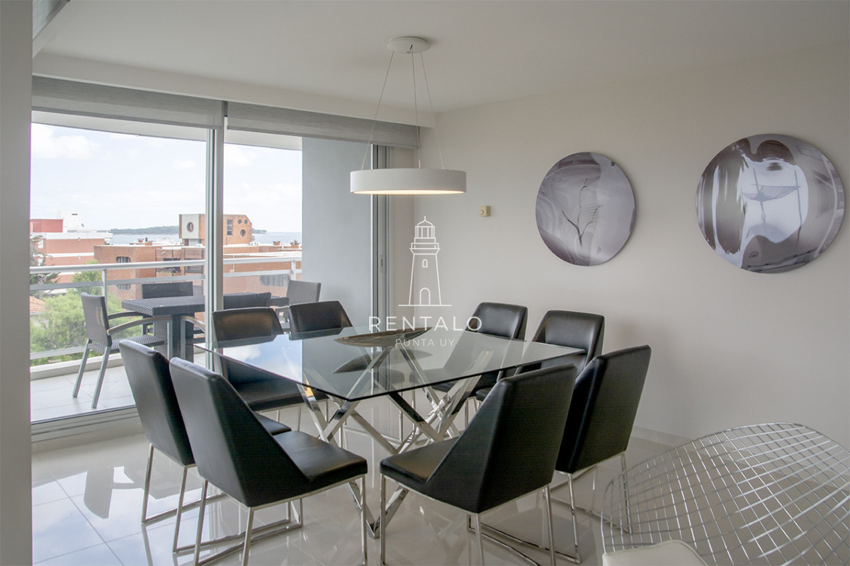 Apartamento ID.1043 - Apartamento de 3 Dormitorios en Playa Mansa en venta  - A Pasos del Mar