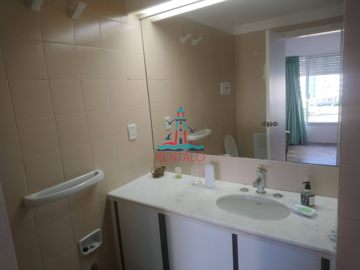 Apartamento ID.499 - Apartamento en venta  de 3 dormitorios en Edificio Torre Marina, Punta del este 