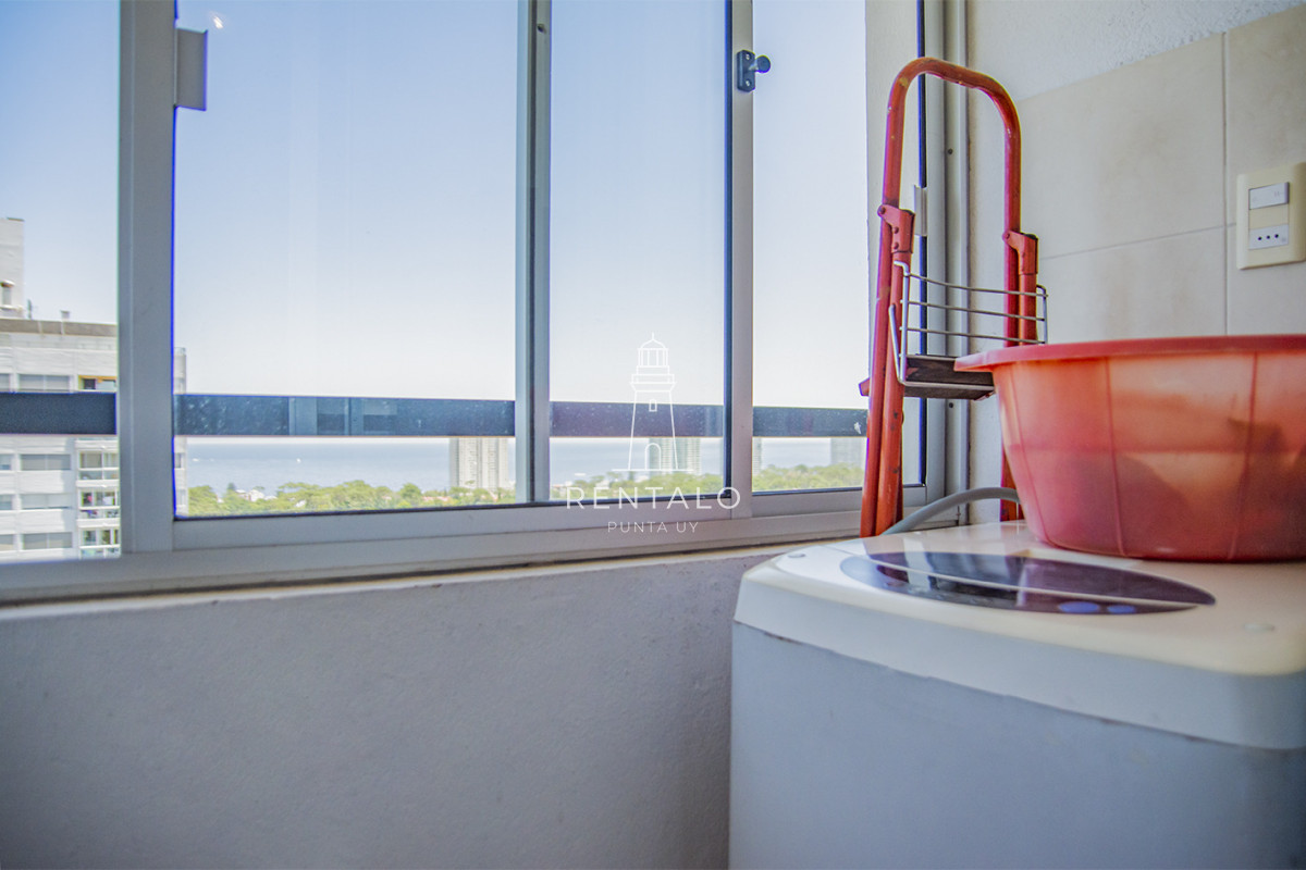 Apartamento ID.857 - Vende apto de 2 dormitorios con vista al mar en Punta del este