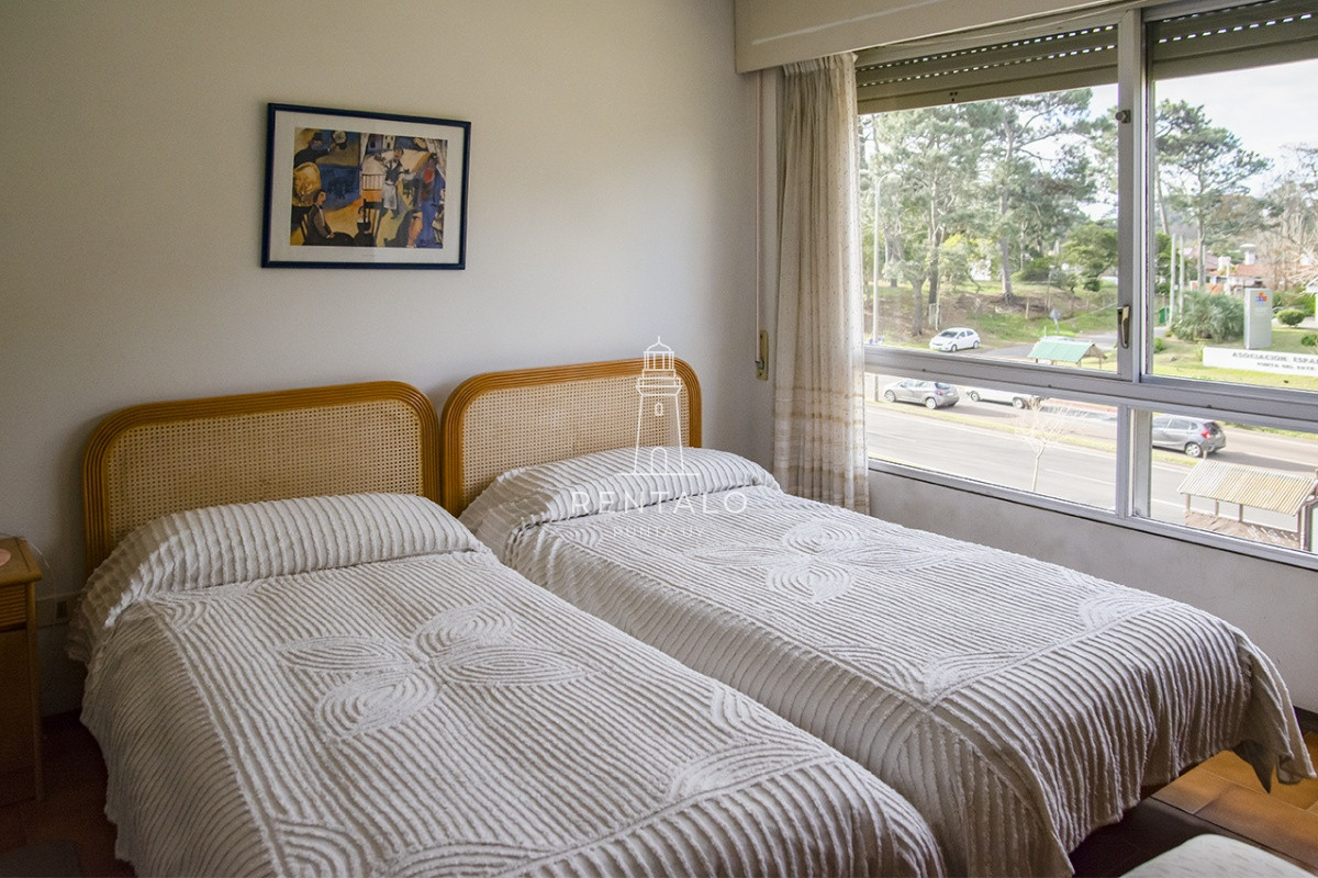 Apartamento ID.859 - Apartamento en venta de 2 dormitorios en Parada 18 de Av. Roosevelt, Punta del Este