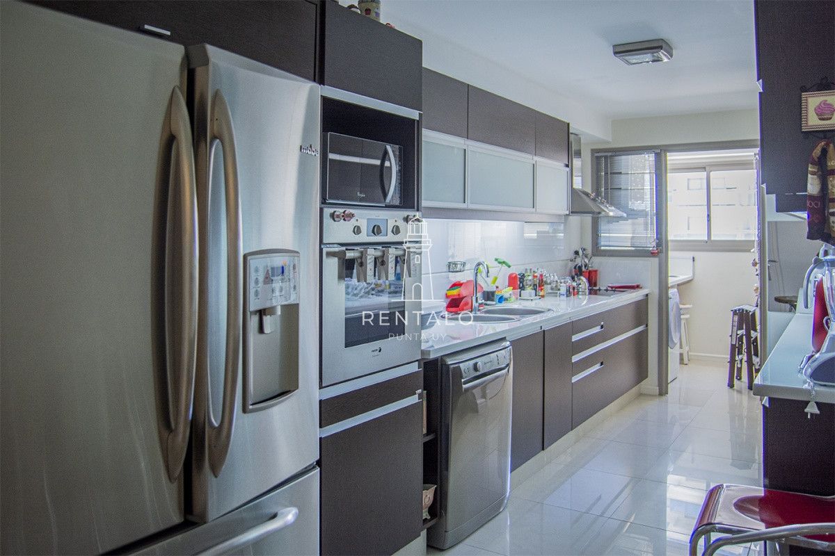 Apartamento ID.348 - Hermoso departamento en edificio Imperiale en alquiler, 3 dormitorios en suite