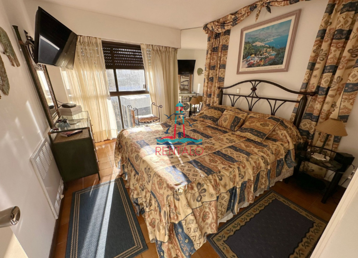 Apartamento ID.594 - Vende Apartamento frente al mar en Brava, Punta del Este de 2 dormitorios.