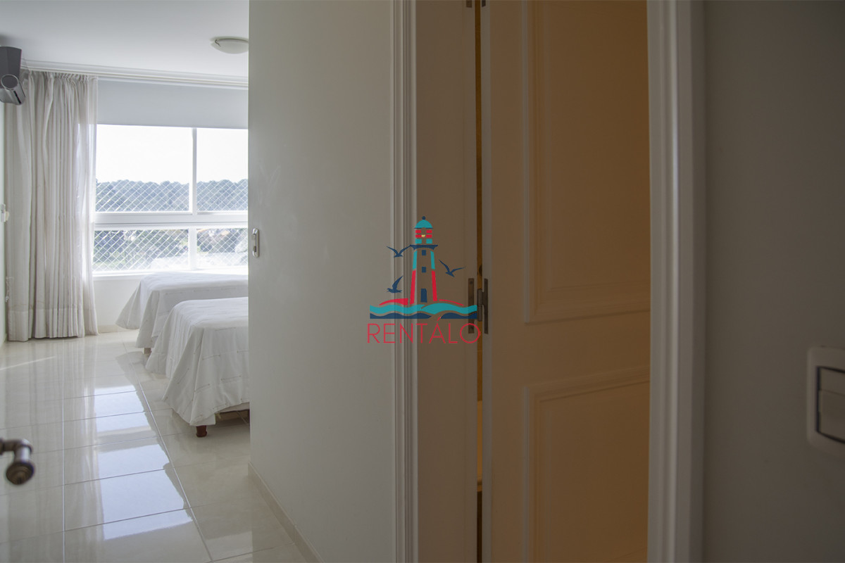 Apartamento ID.339 - Departamento de 3 dormitorios en venta con vista directa al mar, Torre Le Jardin , Punta del Este 