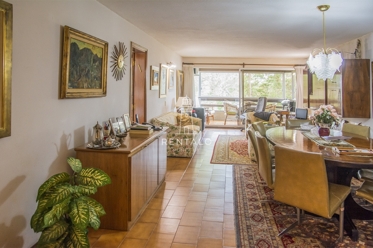 Apartamento ID.859 - Apartamento en venta de 2 dormitorios en Parada 18 de Av. Roosevelt, Punta del Este