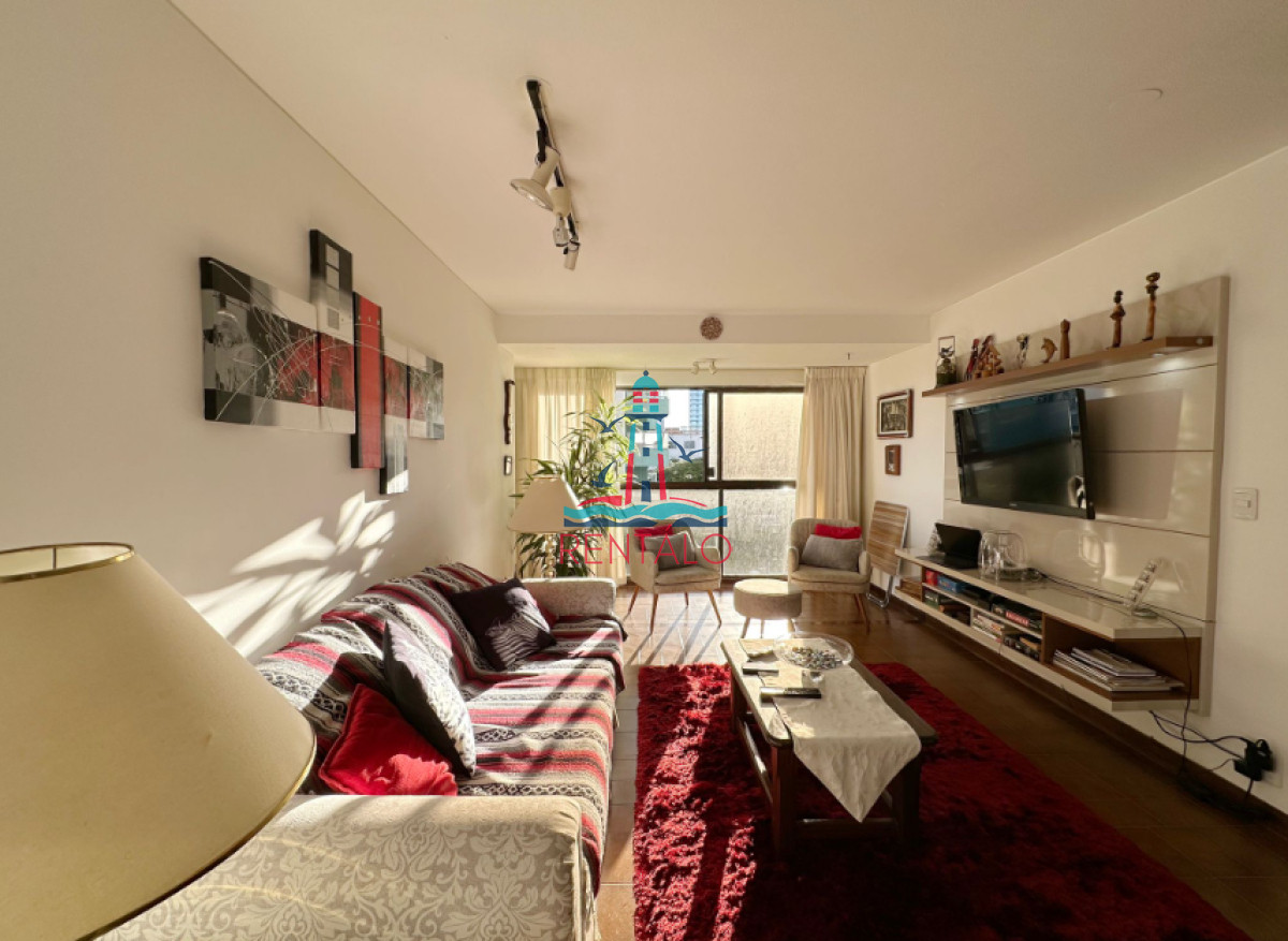 Apartamento ID.594 - Vende Apartamento frente al mar en Brava, Punta del Este de 2 dormitorios.