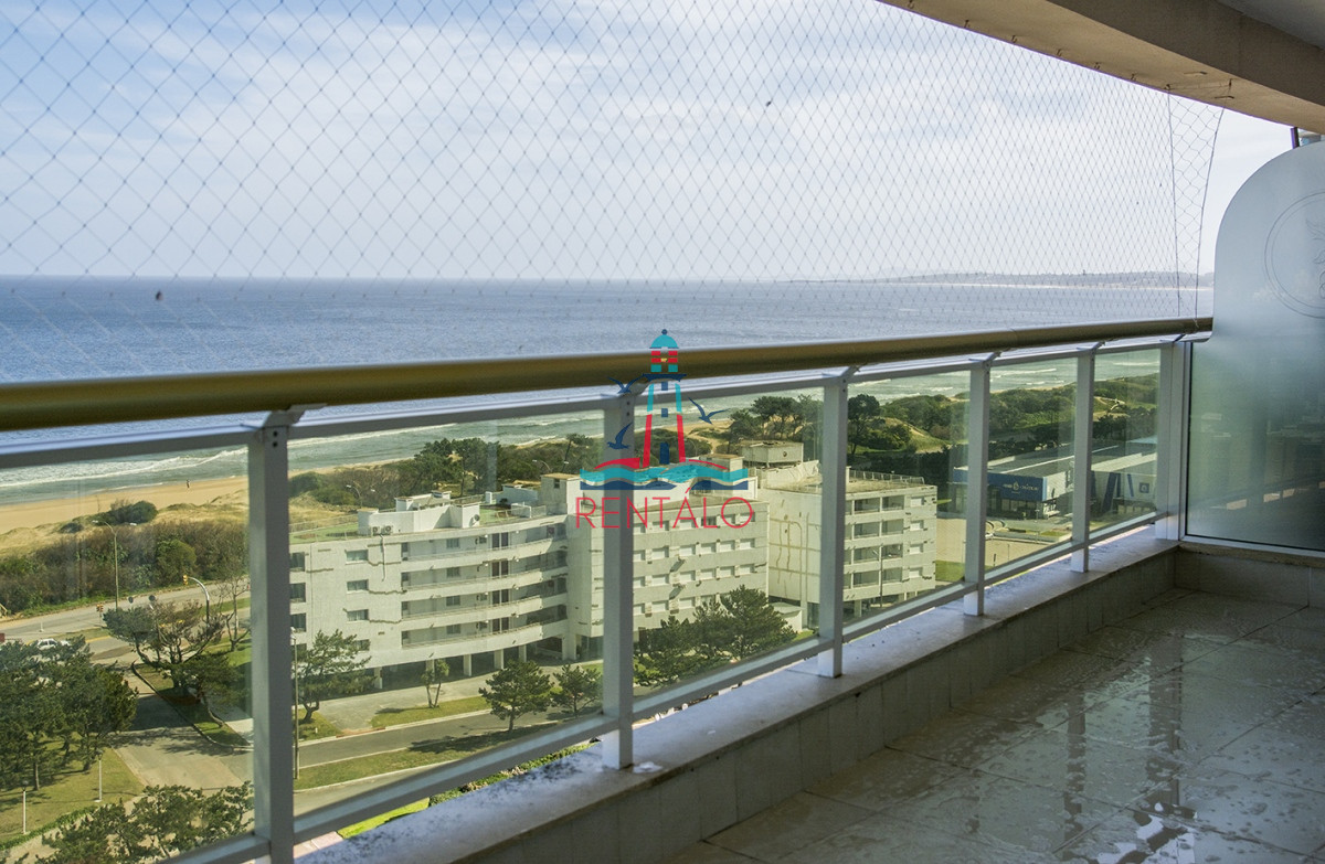 Apartamento ID.339 - Departamento de 3 dormitorios en venta con vista directa al mar, Torre Le Jardin , Punta del Este 
