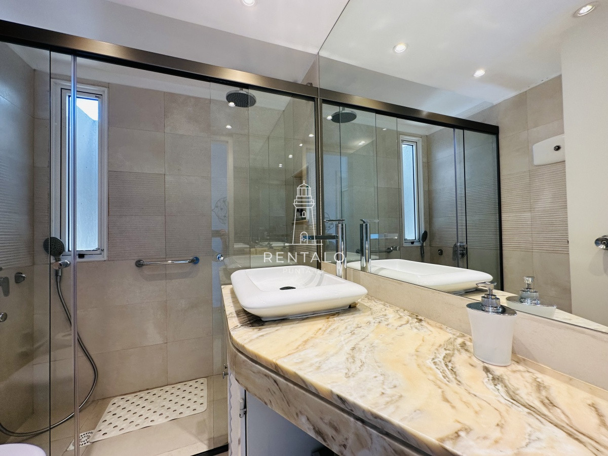 Apartamento ID.943 - Apartamento en venta de 3 dormitorios en Playa Brava , Punta del este 