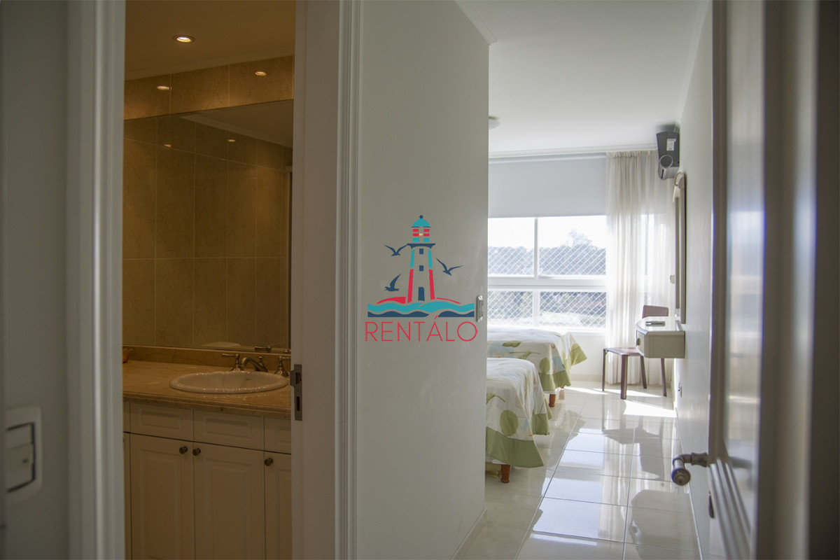Apartamento ID.339 - Departamento de 3 dormitorios en venta con vista directa al mar, Torre Le Jardin , Punta del Este 