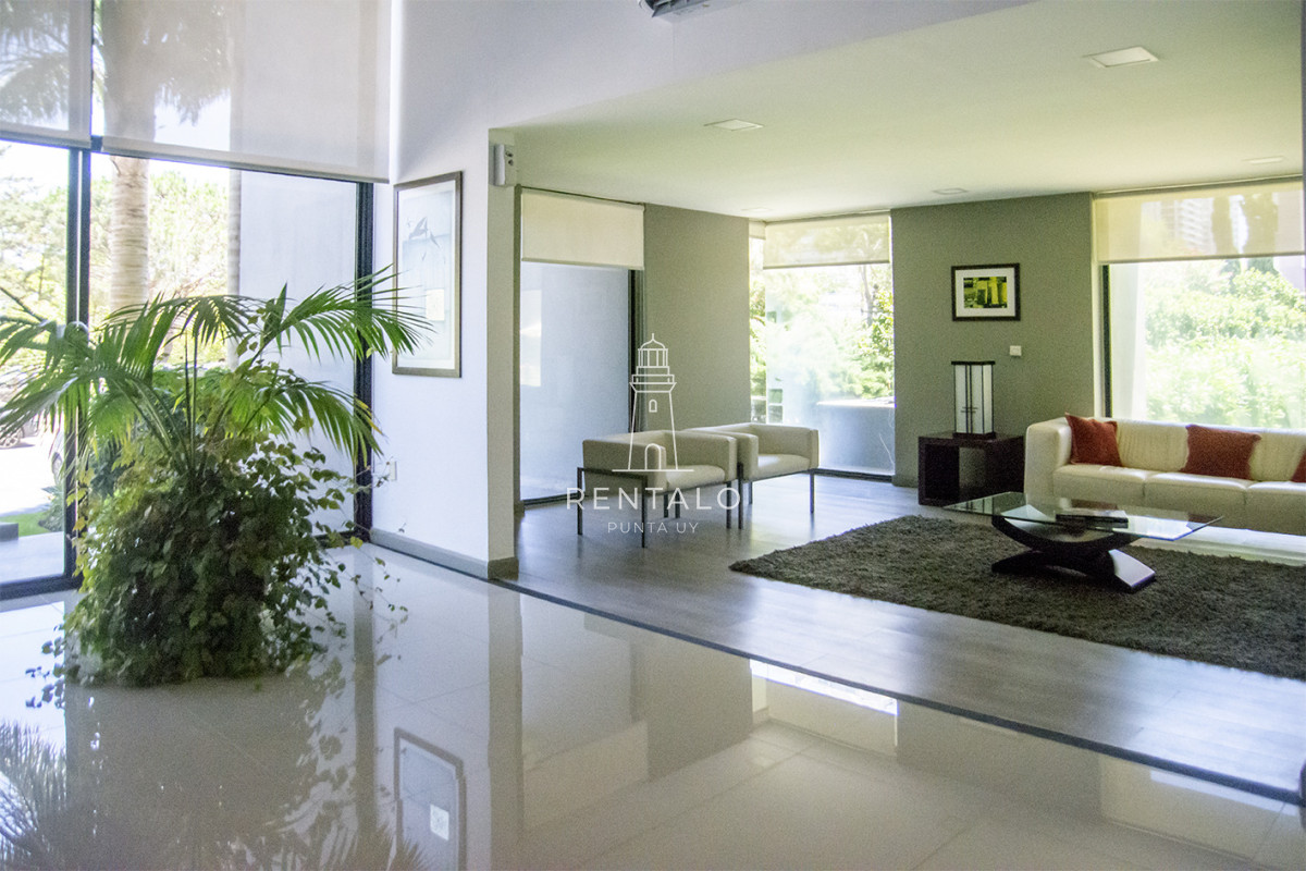 Apartamento ID.857 - Vende apto de 2 dormitorios con vista al mar en Punta del este