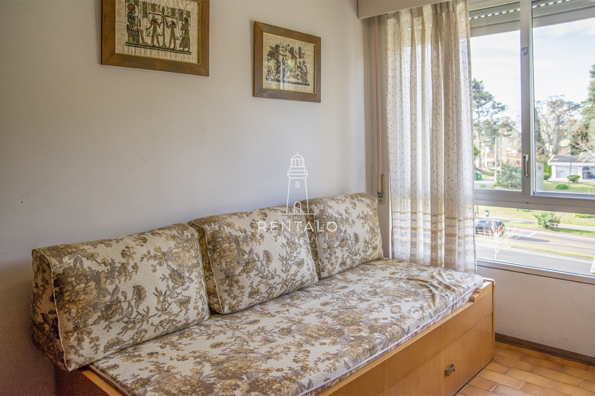 Apartamento ID.859 - Apartamento en venta de 2 dormitorios en Parada 18 de Av. Roosevelt, Punta del Este