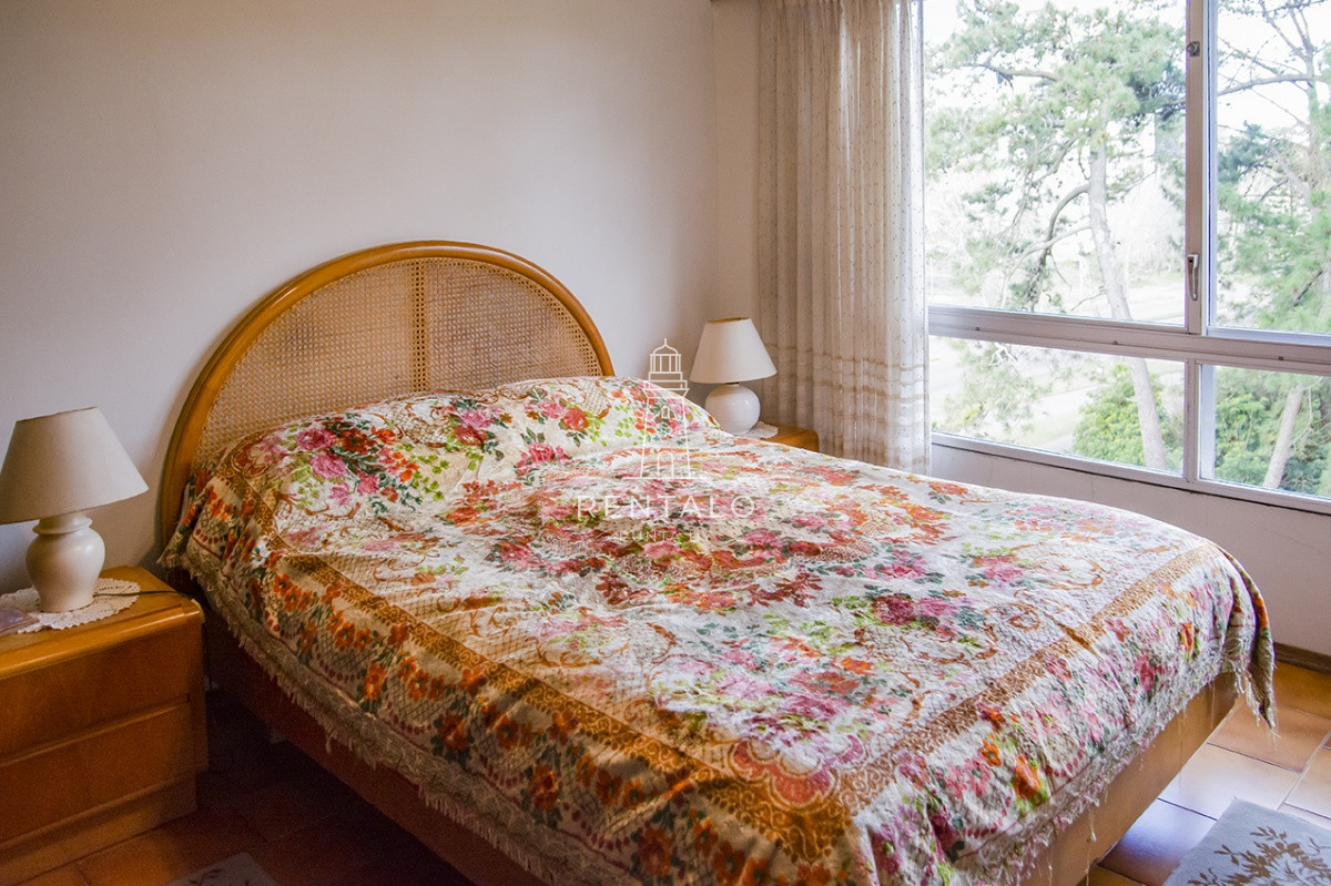 Apartamento ID.859 - Apartamento en venta de 2 dormitorios en Parada 18 de Av. Roosevelt, Punta del Este