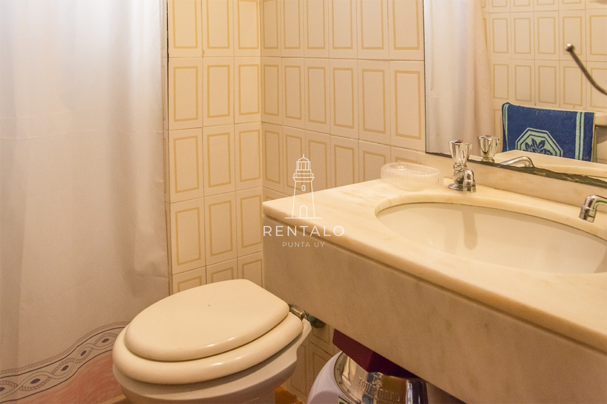 Apartamento ID.859 - Apartamento en venta de 2 dormitorios en Parada 18 de Av. Roosevelt, Punta del Este