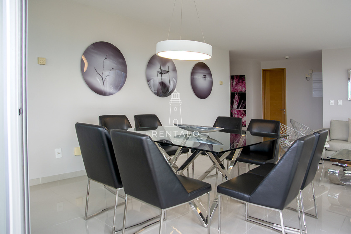 Apartamento ID.1043 - Apartamento de 3 Dormitorios en Playa Mansa en venta  - A Pasos del Mar