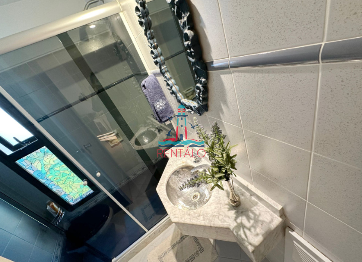 Apartamento ID.594 - Vende Apartamento frente al mar en Brava, Punta del Este de 2 dormitorios.