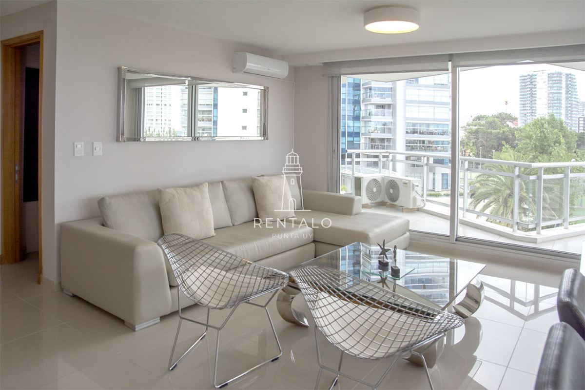 Apartamento ID.1043 - Apartamento de 3 Dormitorios en Playa Mansa en venta  - A Pasos del Mar