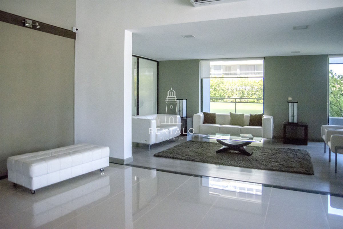 Apartamento ID.857 - Vende apto de 2 dormitorios con vista al mar en Punta del este