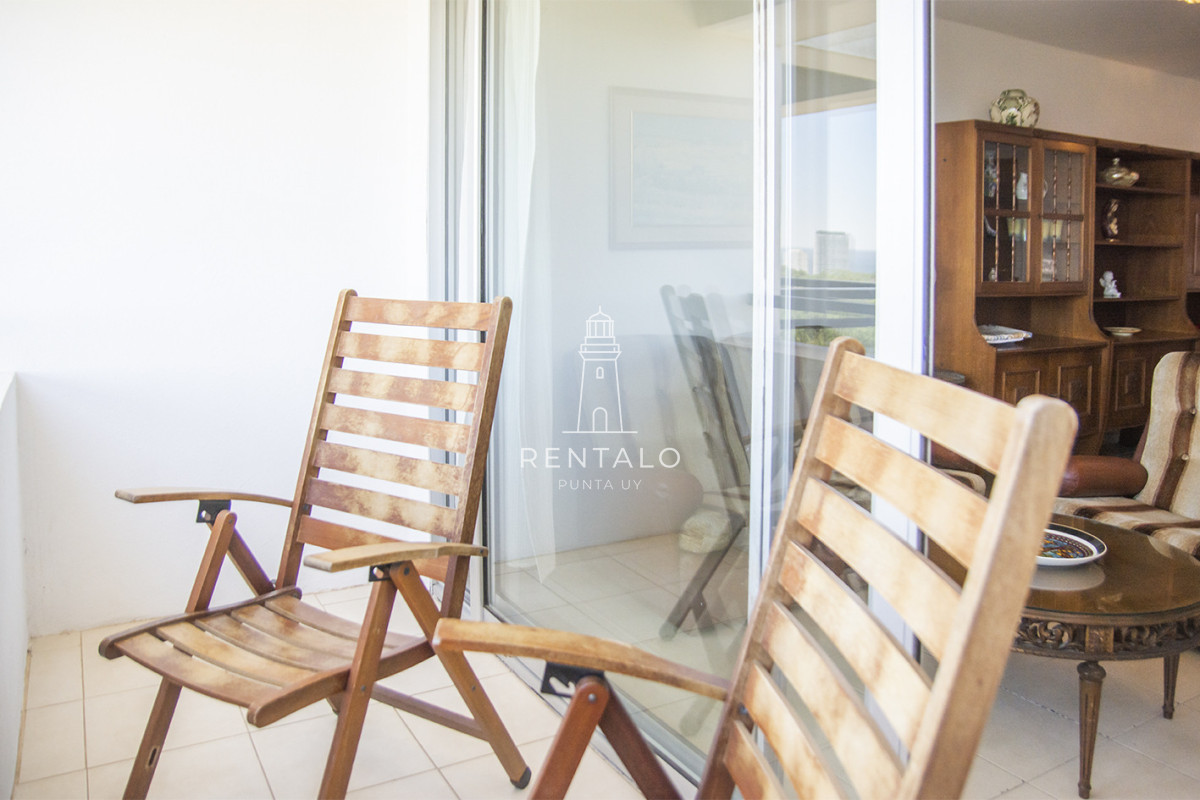 Apartamento ID.857 - Vende apto de 2 dormitorios con vista al mar en Punta del este