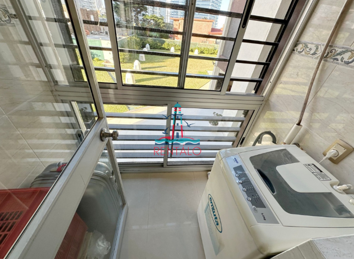 Apartamento ID.594 - Vende Apartamento frente al mar en Brava, Punta del Este de 2 dormitorios.