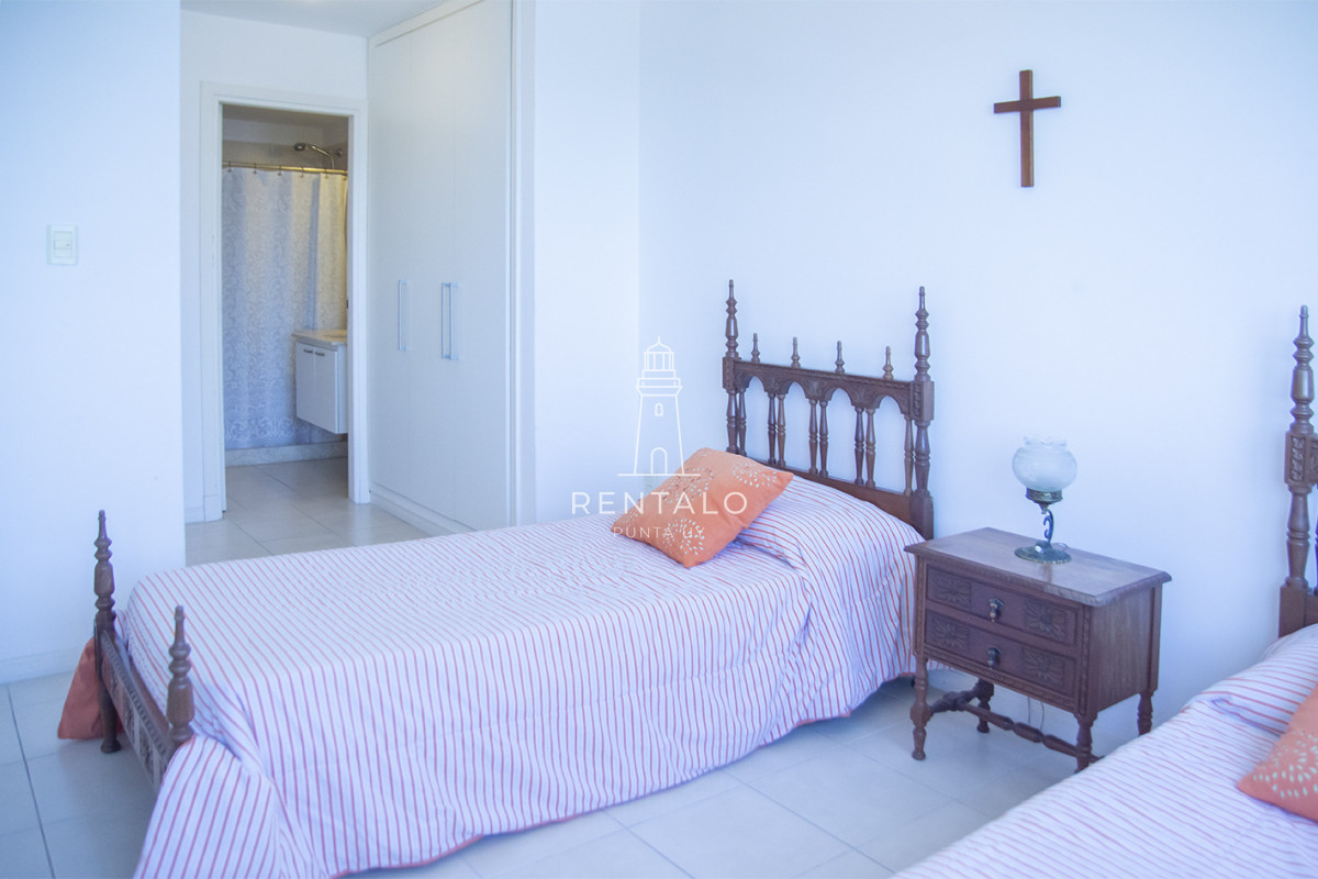 Apartamento ID.857 - Vende apto de 2 dormitorios con vista al mar en Punta del este