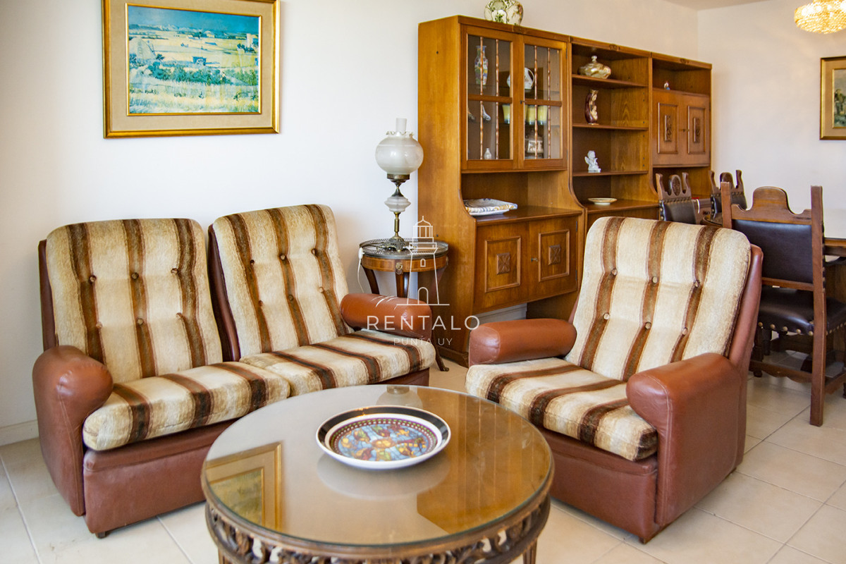 Apartamento ID.857 - Vende apto de 2 dormitorios con vista al mar en Punta del este