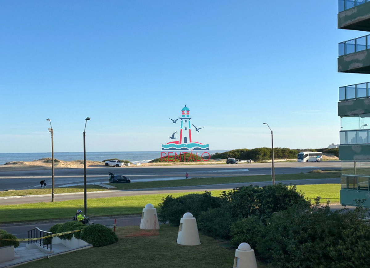 Apartamento ID.594 - Vende Apartamento frente al mar en Brava, Punta del Este de 2 dormitorios.
