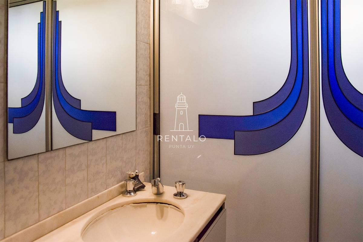 Apartamento ID.859 - Apartamento en venta de 2 dormitorios en Parada 18 de Av. Roosevelt, Punta del Este