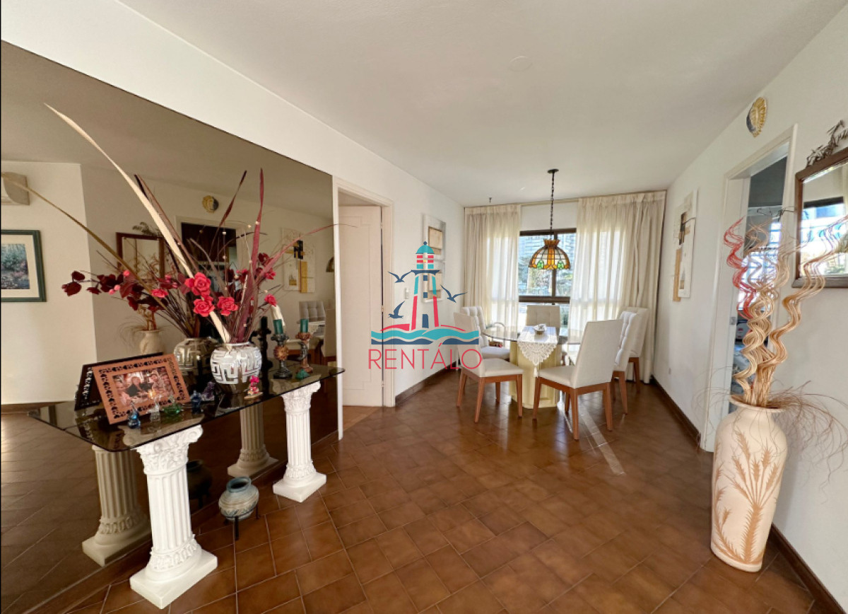 Apartamento ID.594 - Vende Apartamento frente al mar en Brava, Punta del Este de 2 dormitorios.