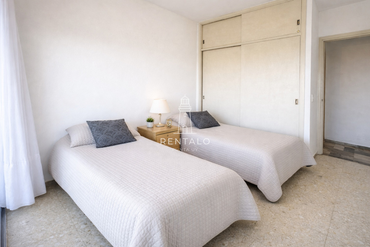 Apartamento ID.944 - En venta apartamento de 2 dormitorios y medio, esquinero en Arcobaleno, Punta del Este