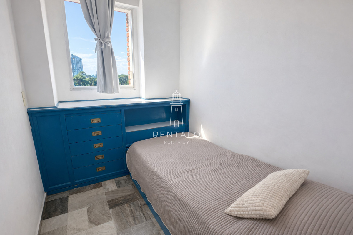 Apartamento ID.944 - En venta apartamento de 2 dormitorios y medio, esquinero en Arcobaleno, Punta del Este