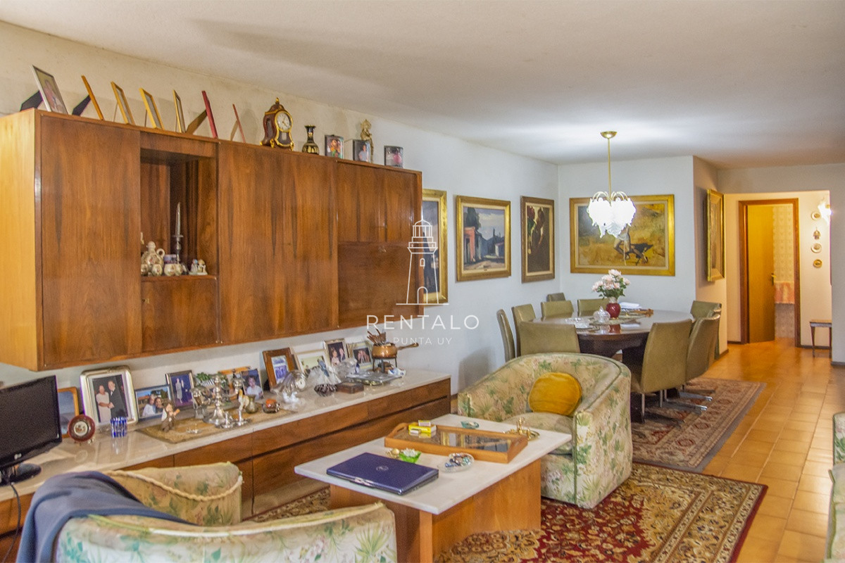 Apartamento ID.859 - Apartamento en venta de 2 dormitorios en Parada 18 de Av. Roosevelt, Punta del Este