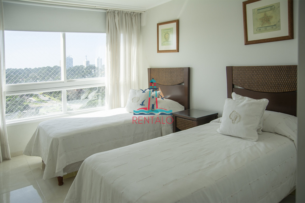 Apartamento ID.339 - Departamento de 3 dormitorios en venta con vista directa al mar, Torre Le Jardin , Punta del Este 