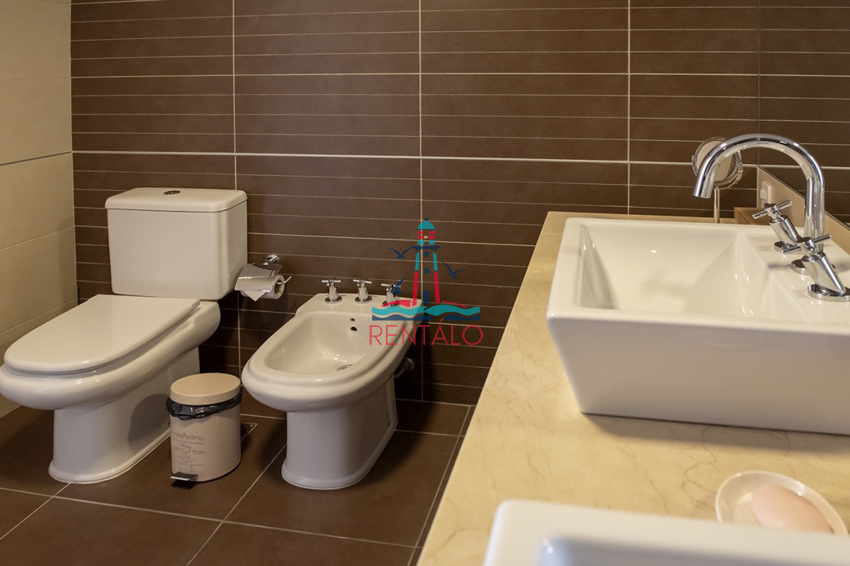 Apartamento ID.346 - Apartamento de 2 dormitorios en Torre Imperiale , Punta del este , Playa Brava 
