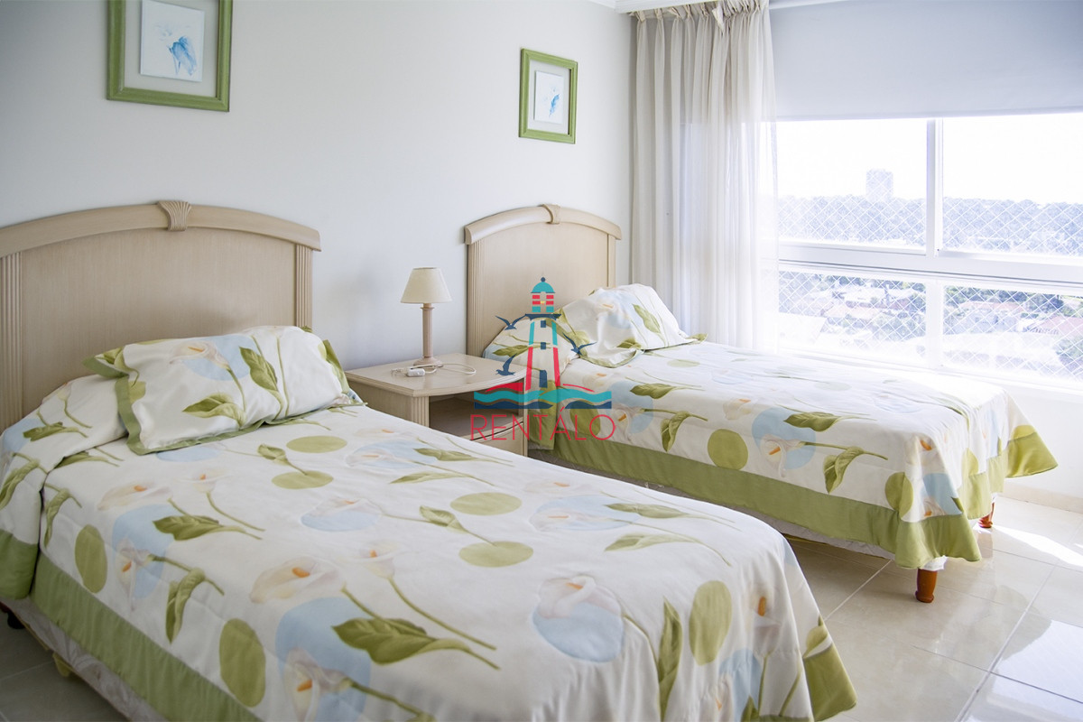 Apartamento ID.339 - Departamento de 3 dormitorios en venta con vista directa al mar, Torre Le Jardin , Punta del Este 