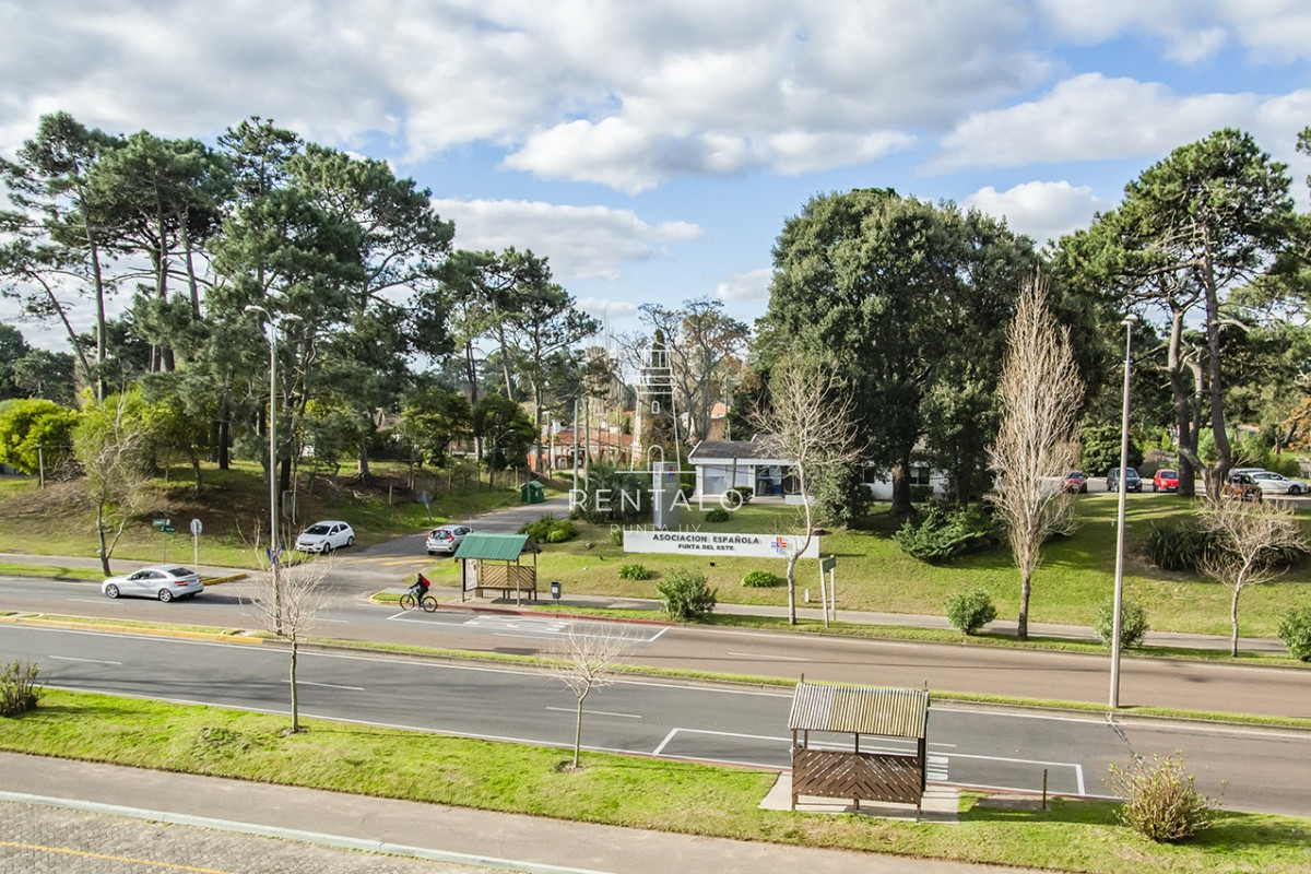 Apartamento ID.859 - Apartamento en venta de 2 dormitorios en Parada 18 de Av. Roosevelt, Punta del Este