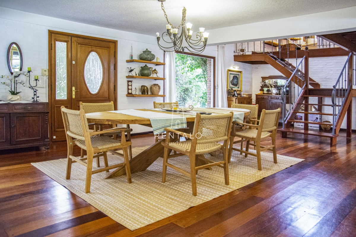 Casa ID.896 - Casa en Venta 7 dormitorios en Punta del este Golf