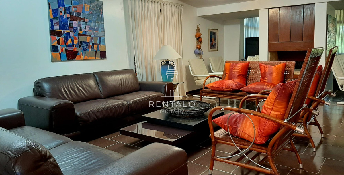 Casa ID.1126 - Casa de 4 dormitorios en venta en Playa Mansa, Punta del Este