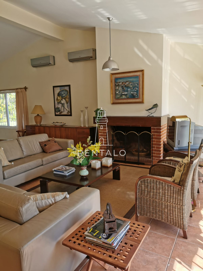 Casa ID.1127 - Casa de 4 dormitorios en venta punta del este cantegril