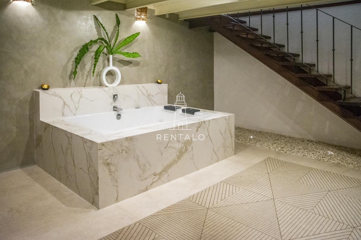 Casa ID.896 - Casa en Venta 7 dormitorios en Punta del este Golf