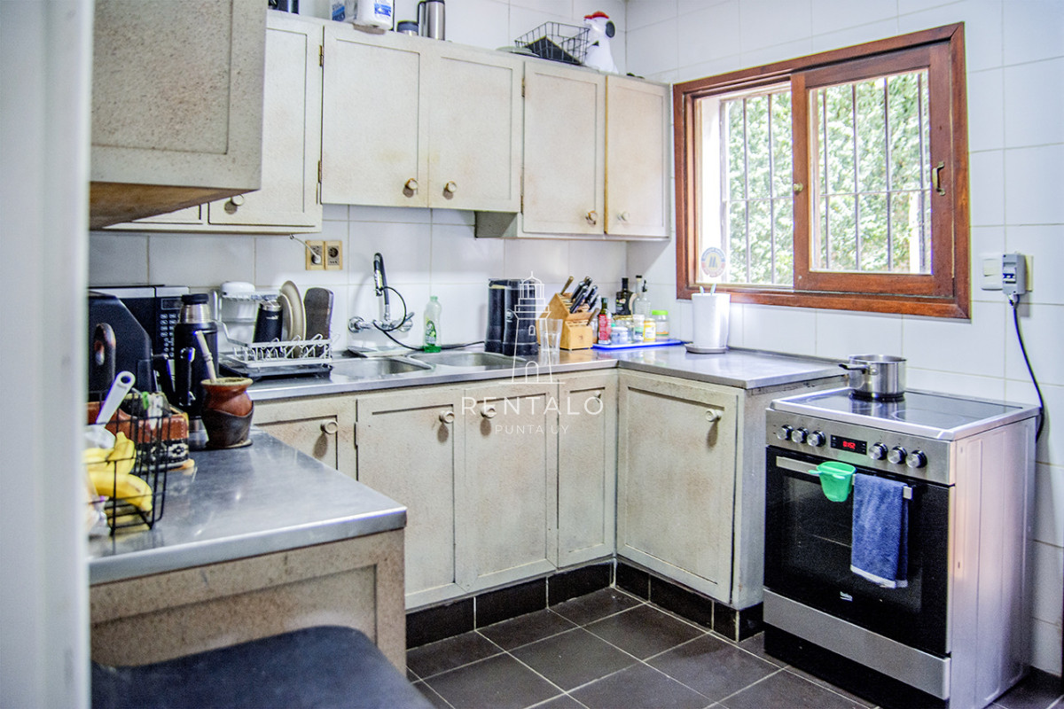 Casa ID.936 - Casa en venta chalet de 5 dormitorios en venta a pasos de Playa Mansa Punta del Este