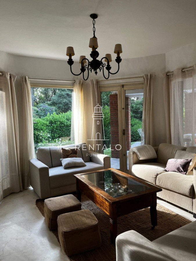 Casa ID.854 - Alquiler anual Casa 3 dormitorios en barrio privado Punta del Este