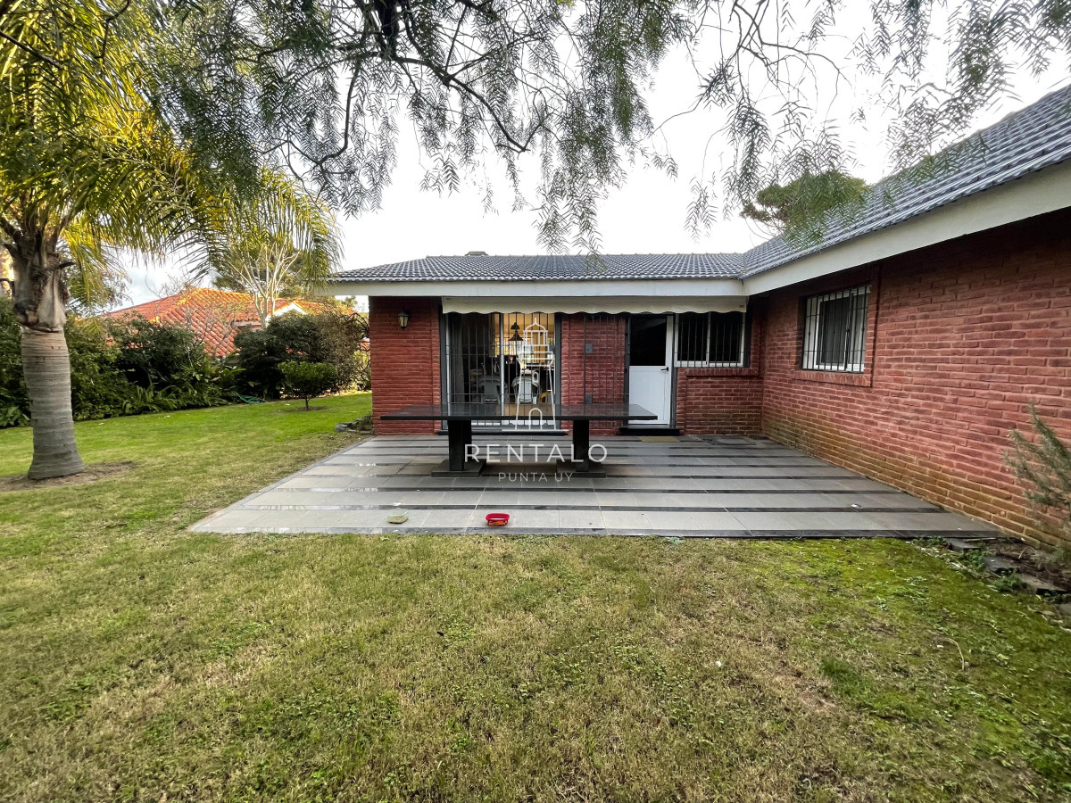 Casa ID.1127 - Casa de 4 dormitorios en venta punta del este cantegril