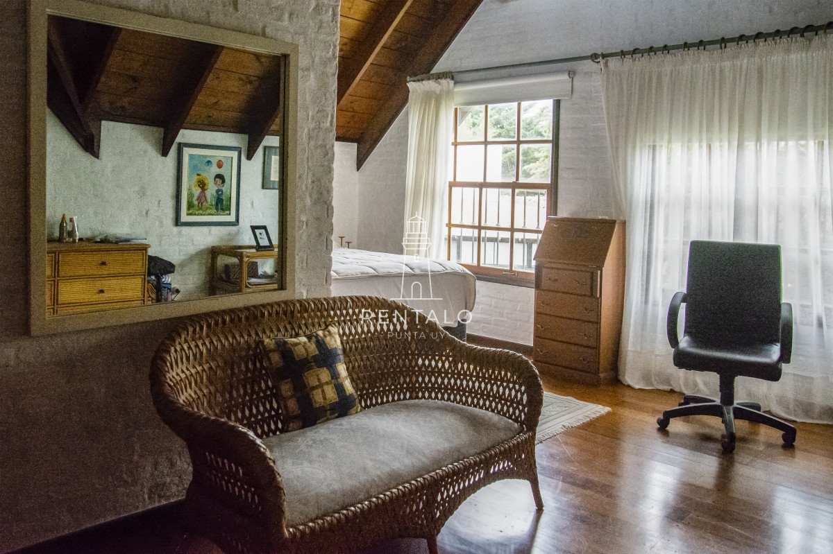 Casa ID.896 - Casa en Venta 7 dormitorios en Punta del este Golf