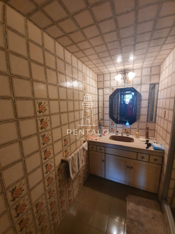 Casa ID.931 - Hermosa casa en venta a pocos metros del mar.