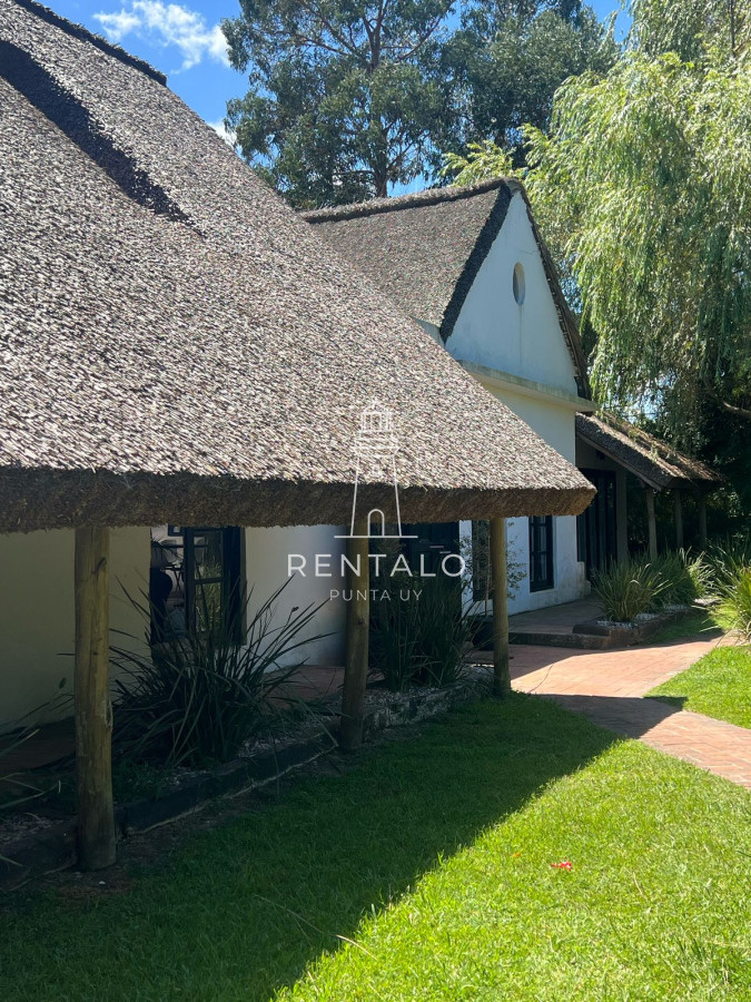 Casa ID.1057 - Amplia casa a la venta en Punta del Este de 6 dormitorios en el Tesoro a 200 mts de ruta 10