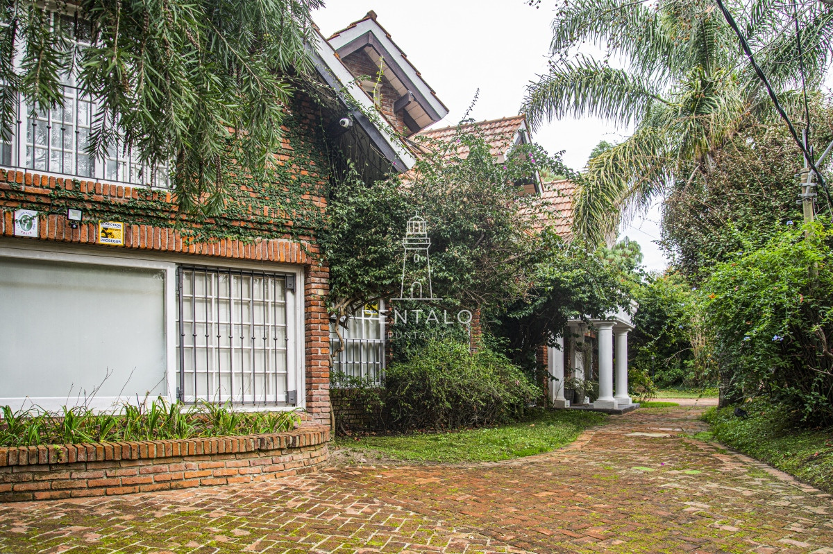 Casa ID.896 - Casa en Venta 7 dormitorios en Punta del este Golf