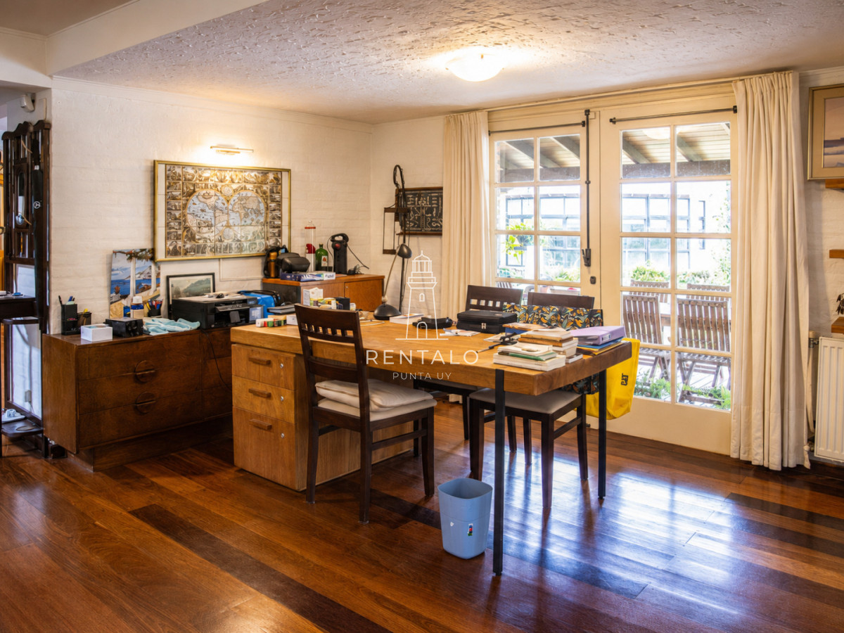 Casa ID.896 - Casa en Venta 7 dormitorios en Punta del este Golf