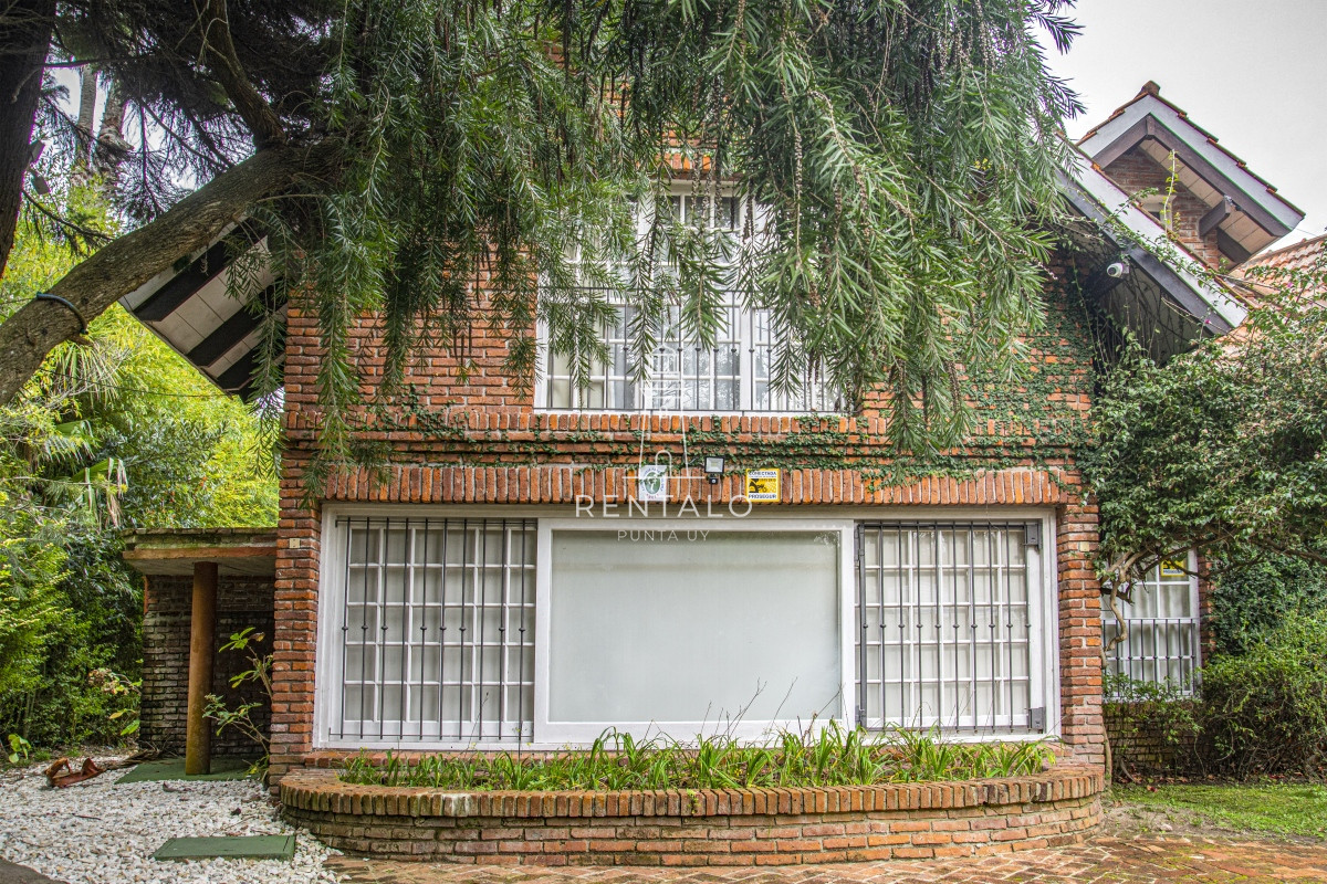 Casa ID.896 - Casa en Venta 7 dormitorios en Punta del este Golf