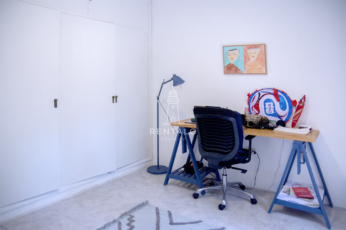 Casa ID.936 - Casa en venta chalet de 5 dormitorios en venta a pasos de Playa Mansa Punta del Este