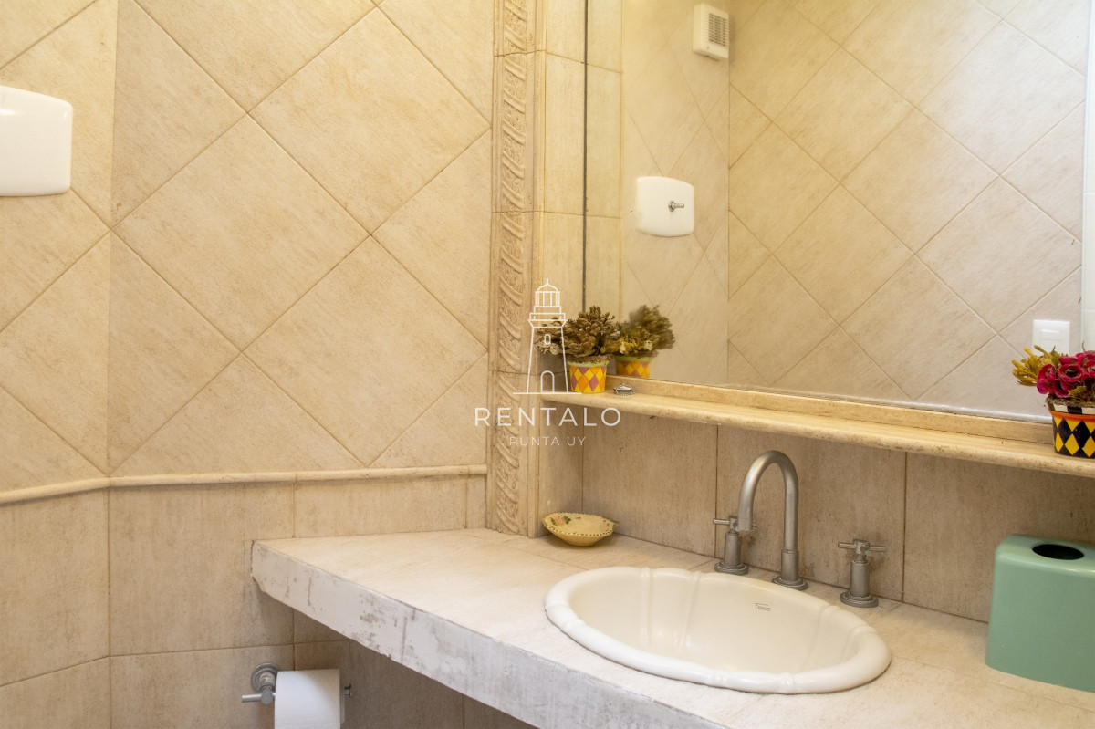 Casa ID.896 - Casa en Venta 7 dormitorios en Punta del este Golf